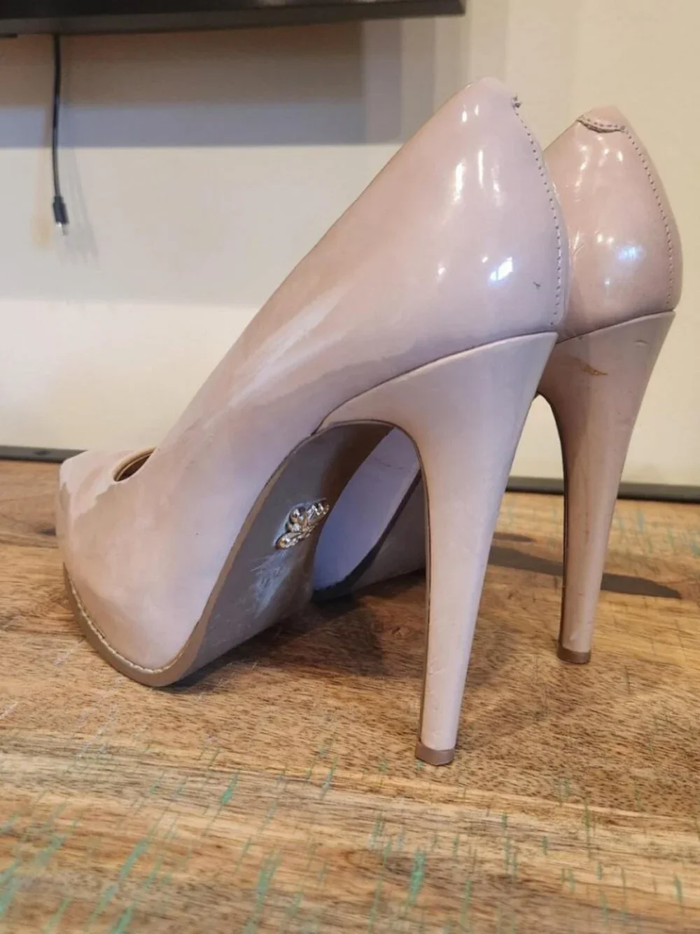 Vera Wang Women's Pink and Tan Courts